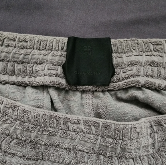 Givenchy 4G Terry T-Shirt & Short Set - Picture 12 of 12